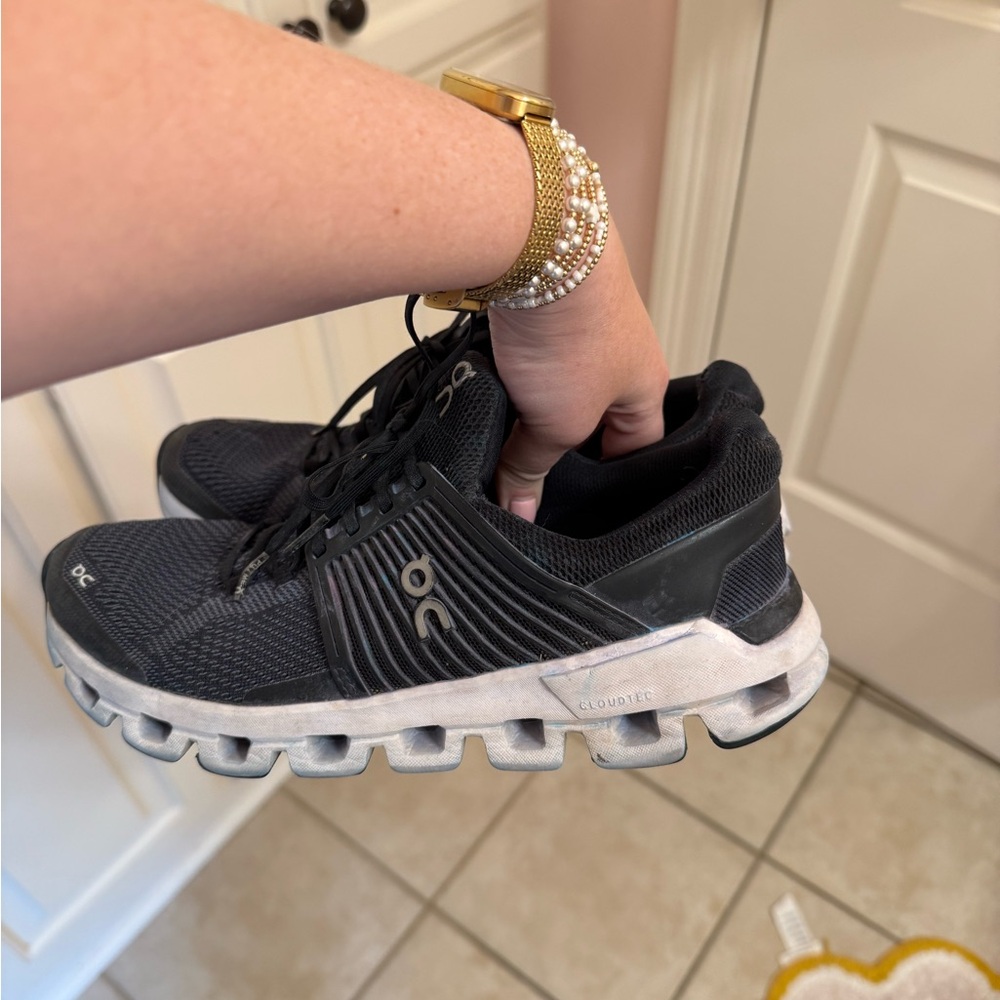 On Cloud 6 Running Black Athletic Shoes - Picture 3 of 4